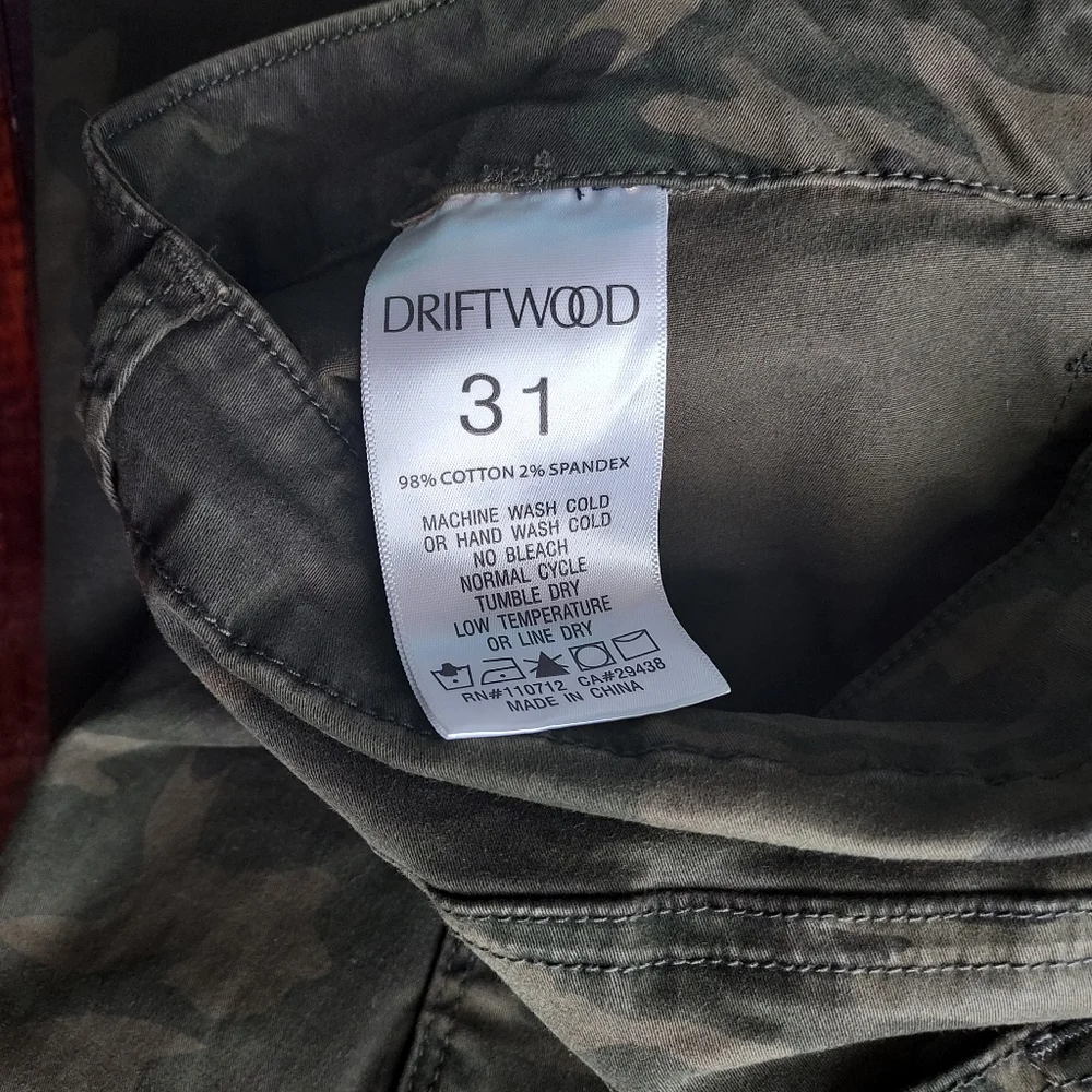 DRIFTWOOD Camouflage Straight Leg Jeans size 31 & 30 - Picture 4 of 12